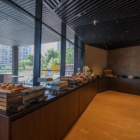 Essentia Premier Hotel Pune Wakad Pimpri-Chinchwad Exteriör bild