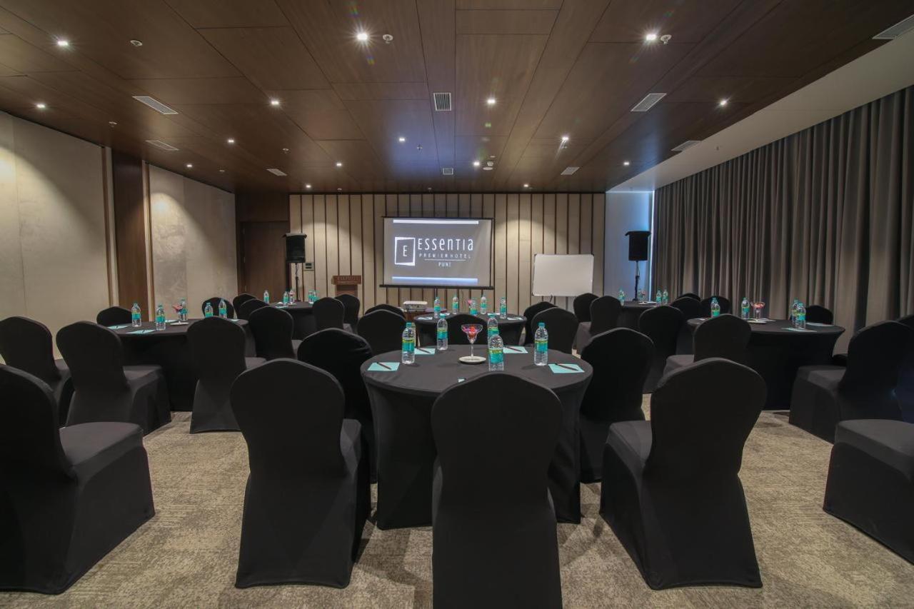 Essentia Premier Hotel Pune Wakad Pimpri-Chinchwad Exteriör bild