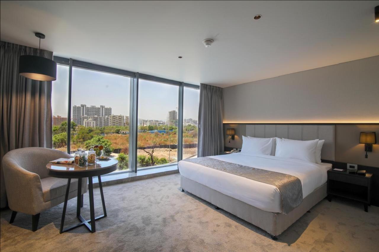 Essentia Premier Hotel Pune Wakad Pimpri-Chinchwad Exteriör bild